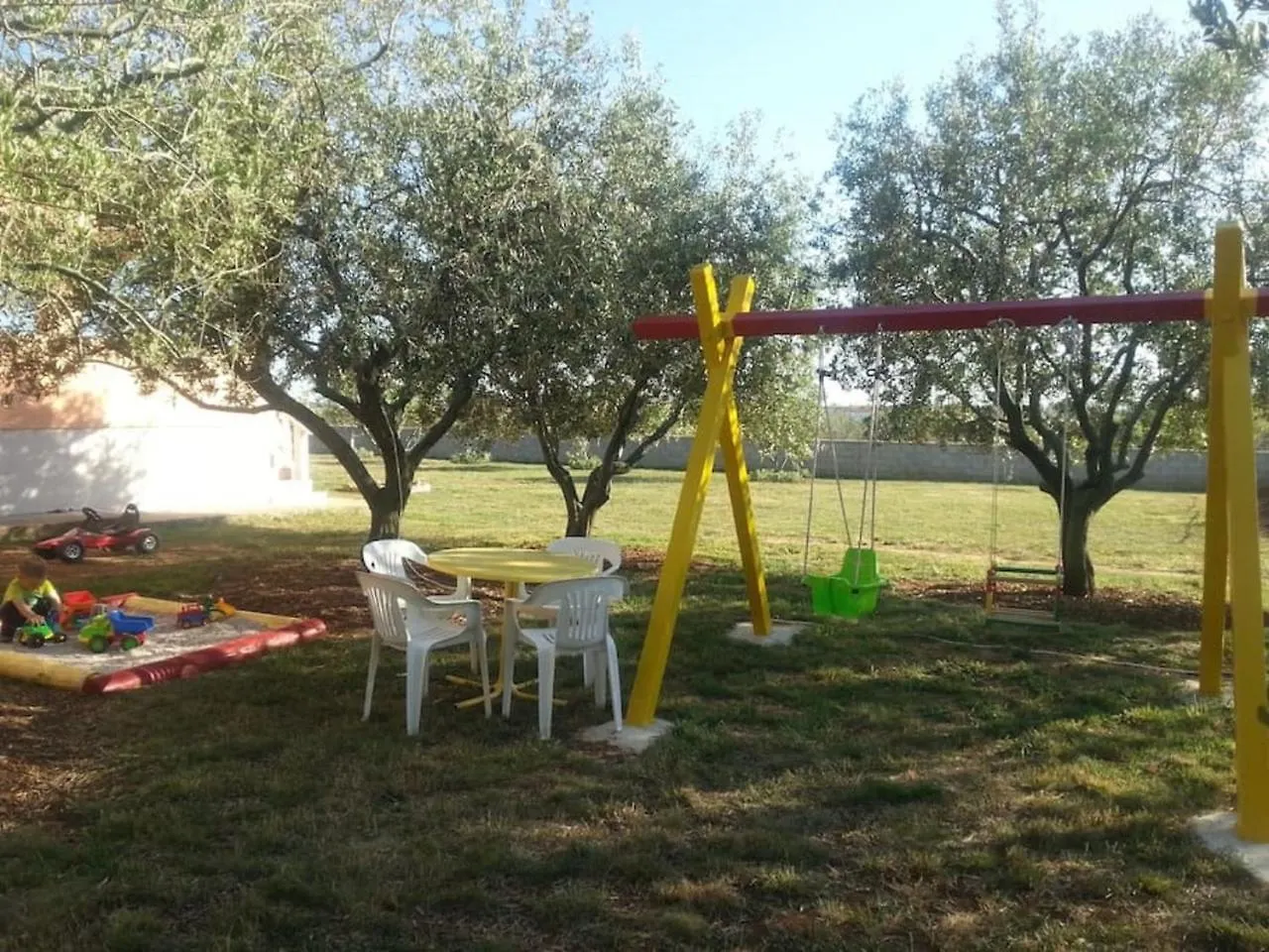 Spacious Apartment With Garden Vrsi