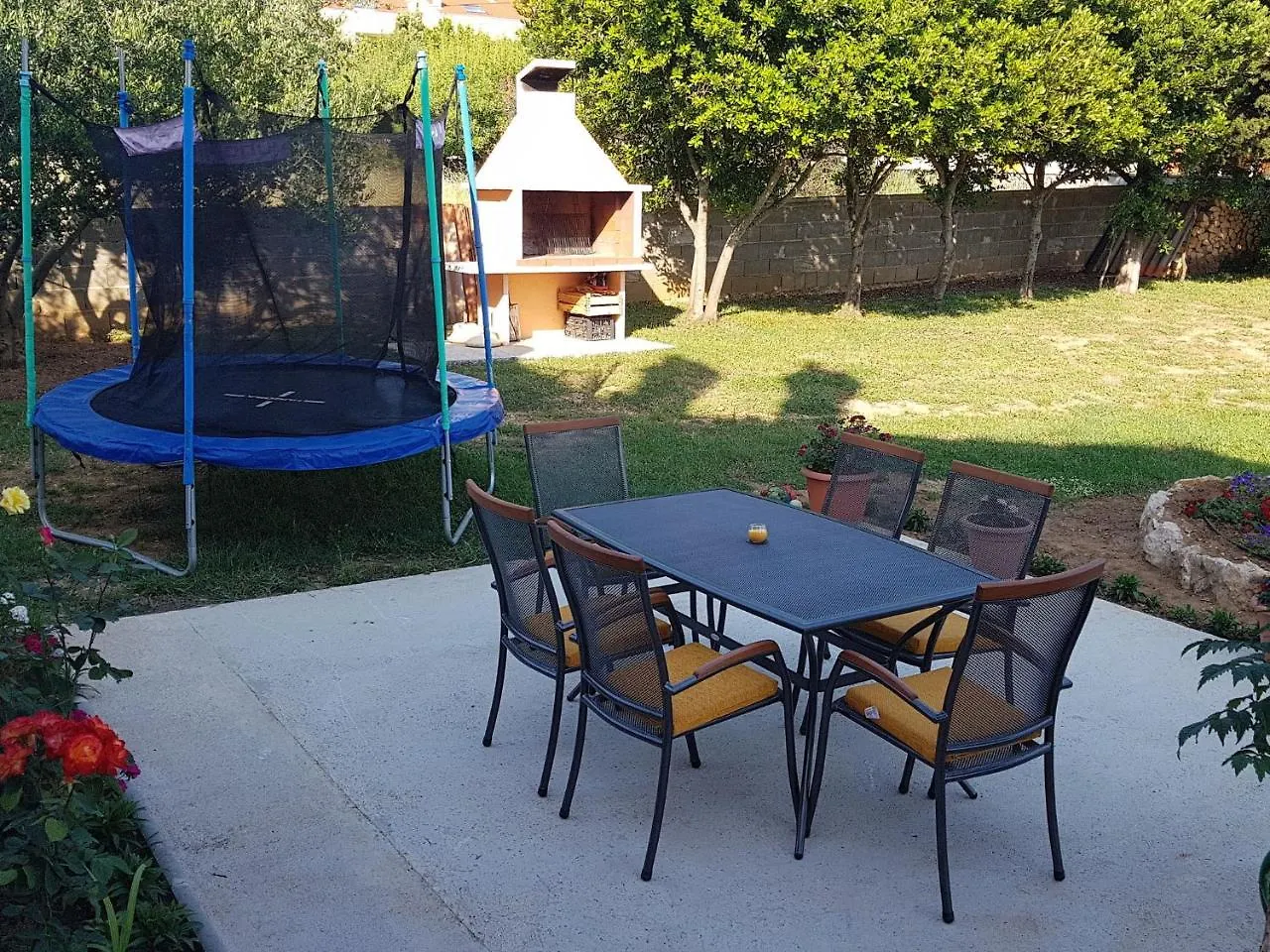 Spacious Apartment With Garden Vrsi