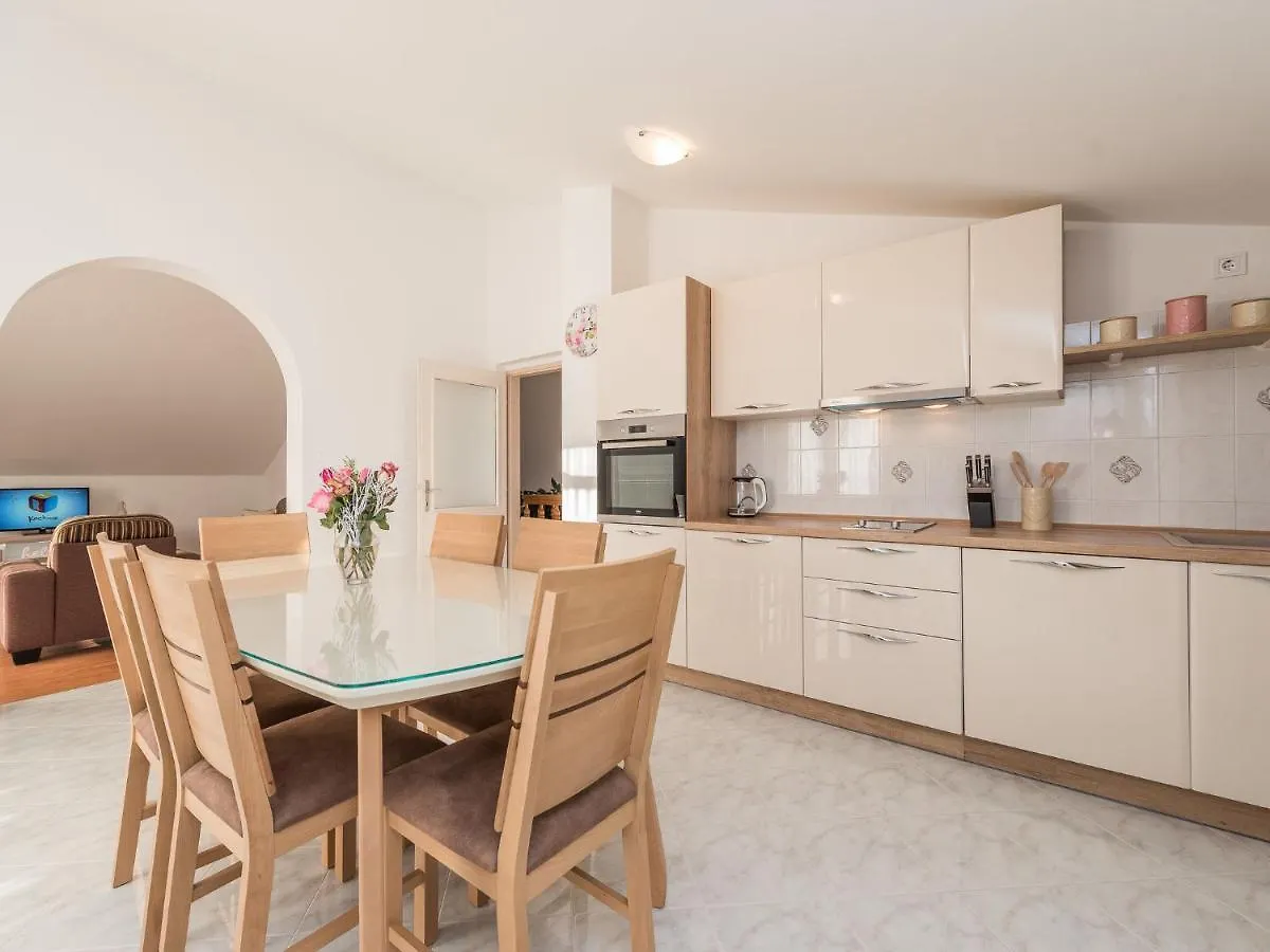 Spacious Apartment With Garden Vrsi Croatia