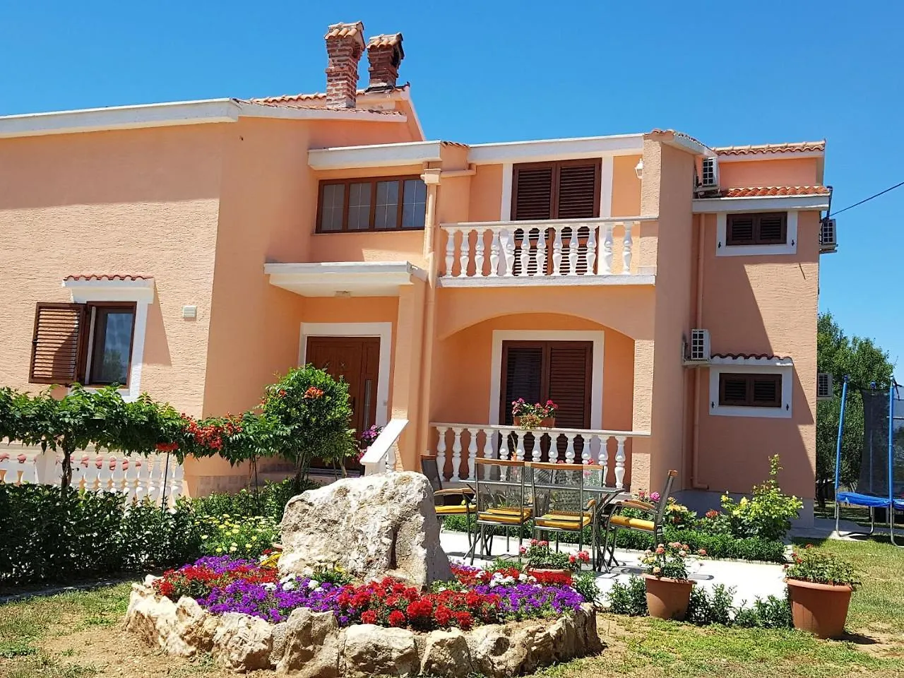 Spacious Apartment With Garden Vrsi Croatia