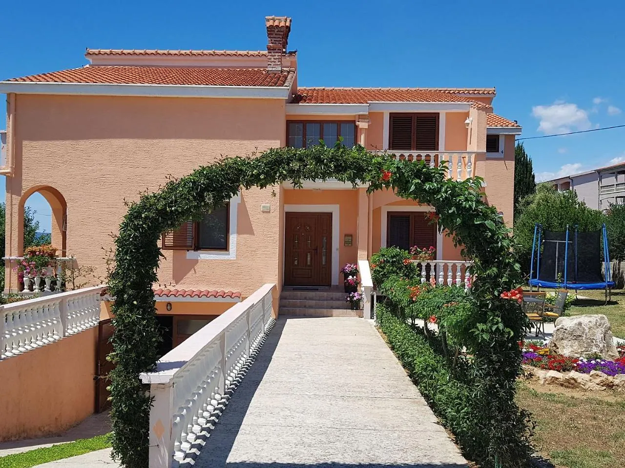 Spacious Apartment With Garden Vrsi Croatia